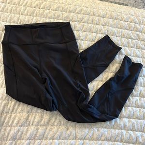 Lululemon In Movement Everlux Tight 25” size 6